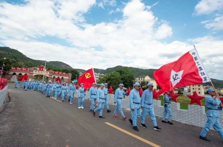 “继承革命传统，赓续红色基因，充实心灵之‘钙’”——前锋化工党委党史进建教育讲授活动