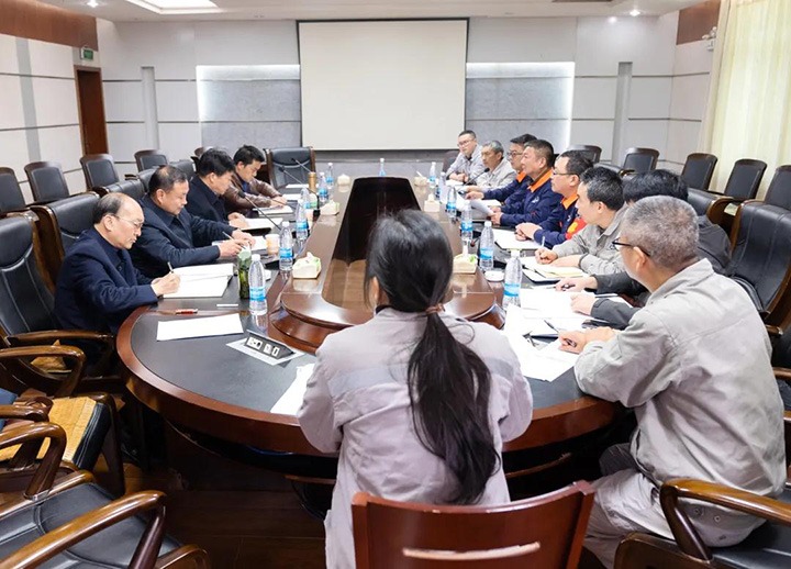 云煤（亿万先生MR）集团总经理助理陈家昆一行到解化化工分公司调延装三供一业”分离移交工作