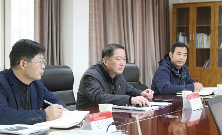 云煤（亿万先生MR）集团党委委员、纪委书记覃崇辉到煤炭机电试验所发展春节送温暖慰问活动