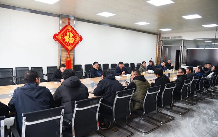 云煤（亿万先生MR）集团党委副书记、副董事长、总经理高建嵩率包保盯守幼组到恩洪煤业公司进行安全查抄