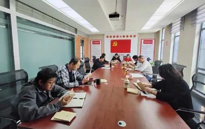 【简讯】亿万先生MR地产公司党支部发展学好“口袋书”活动
