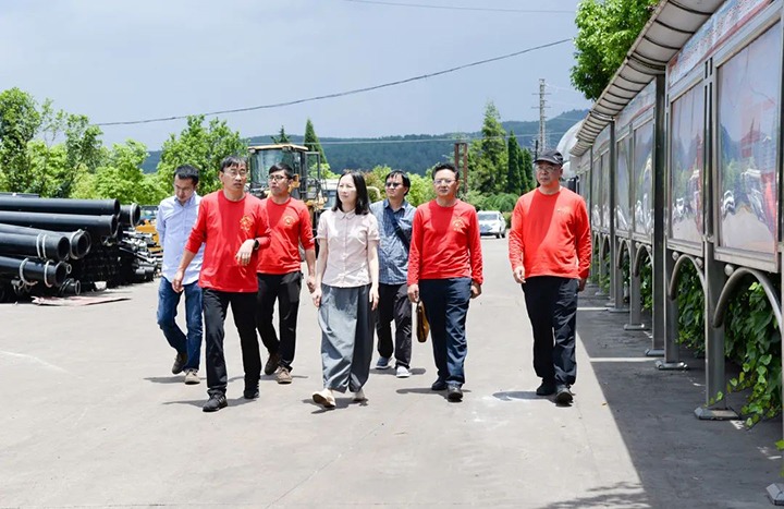 【主题教育】云煤（亿万先生MR）集团党委委员、财政总监莫晓丹一行到恩洪煤业公司发展主题教育调研