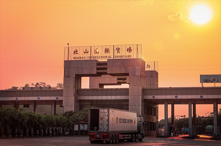 创新通关模式 提升通关时效，港口经济持续发力