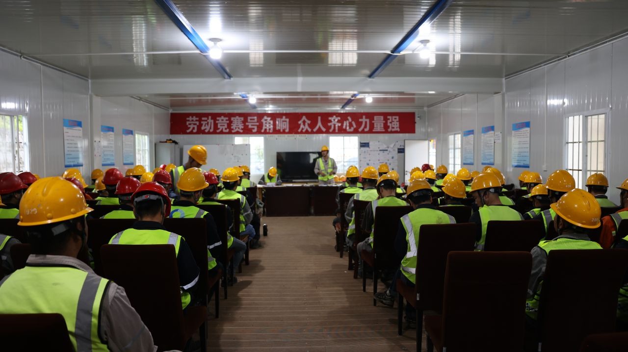 煤海竞帆船，拼搏铸鲜丽——前锋煤衣吠动较量奏响奋进乐章