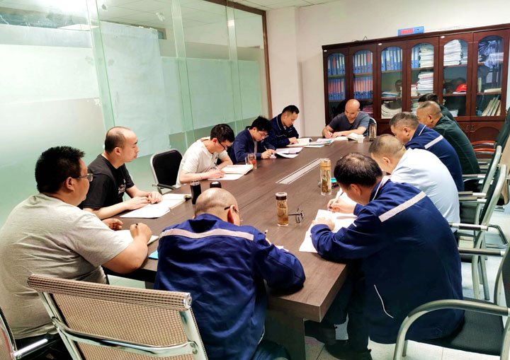 煤矿“夜讲堂”：值班间隙一幼时，人人都是安全讲师！