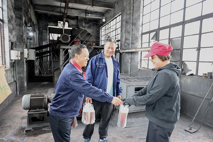 坚守为民初心 传递组织温情——田坝煤矿公司发展送清冷活动