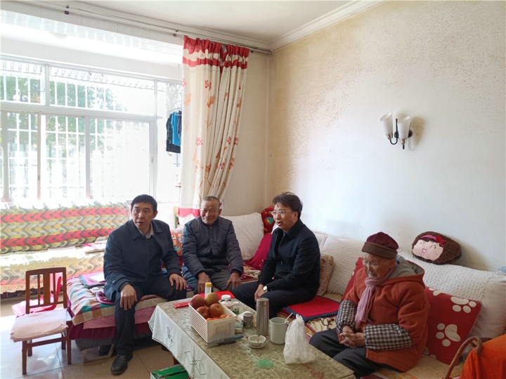 集团辅导莅临可保煤矿送温暖 (5).jpg 集团辅导莅临可保煤矿送温暖 (5).jpg
