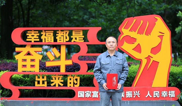 杨武荣.jpg 杨武荣.jpg