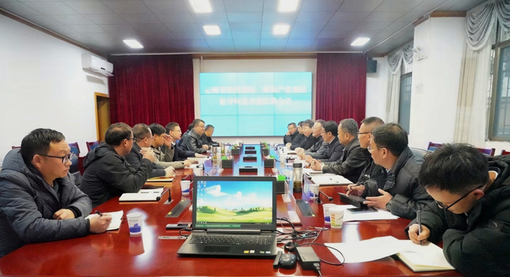 与寻甸县委、县当局互换座谈.jpg 与寻甸县委、县当局互换座谈.jpg