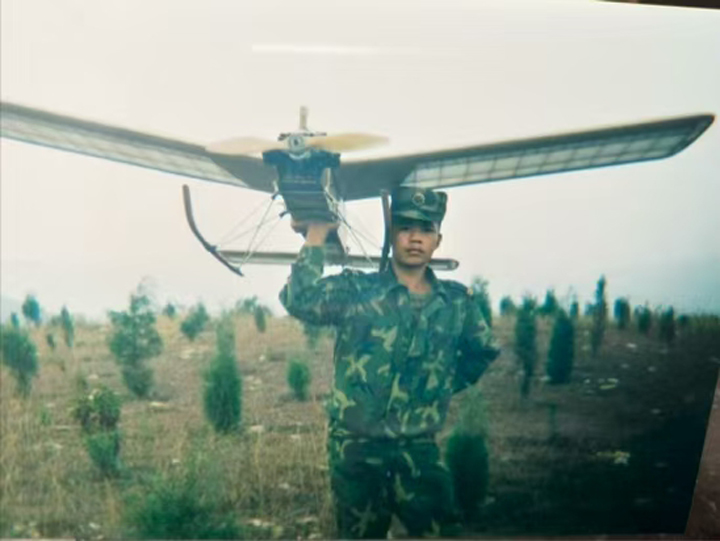 11.赵军在队列照片.jpg 11.赵军在队列照片.jpg